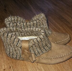 Airwalk Short Faux Suede Sweater Cuff Fold Booties Shoes Womens Size 12, NWOT
